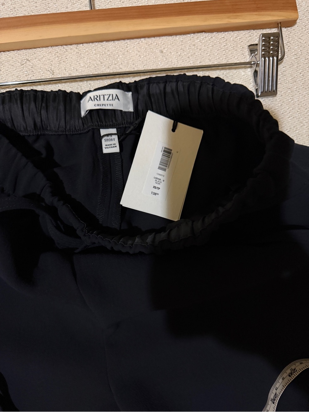 Aritzia The Lodge Pant Crepette (short inseam) - Picture 9 of 11